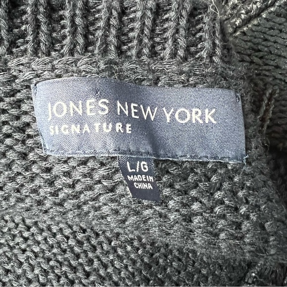 Jones New York Black Cardigan Sweater has tiny hole in front taking to get fixed - Picture 3 of 5